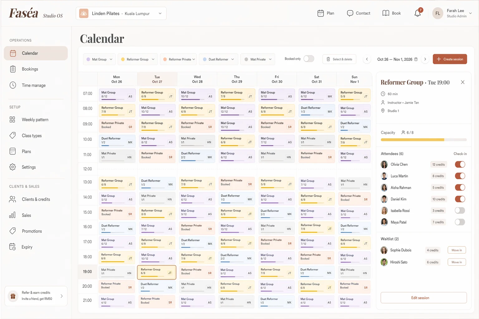 Faséa studio calendar with session capacity and attendees